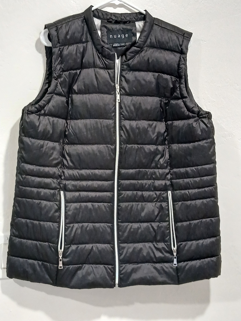 Nuage Women's Black Quilted Puffer Vest with Zip Pockets